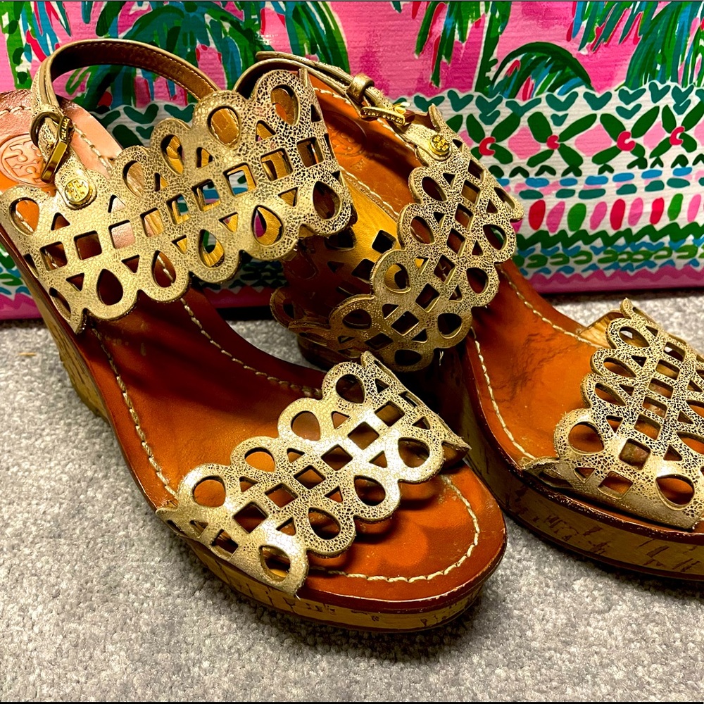 Tory Burch Gold Wedges!!